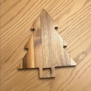 NWOT Wooden Christmas Tree Cutting/Cheese Board